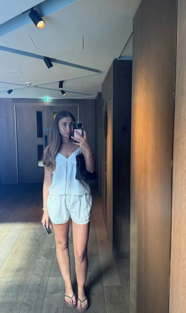 Escorts Calgary, Alberta Emily