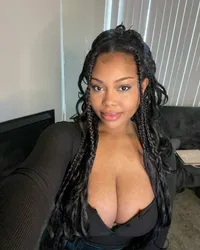 Escorts Chicago, Illinois Relaxation Redefined by a Stunning Chocolate Queen