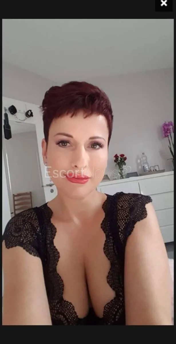 Escorts Hungary Lisa Pinelli