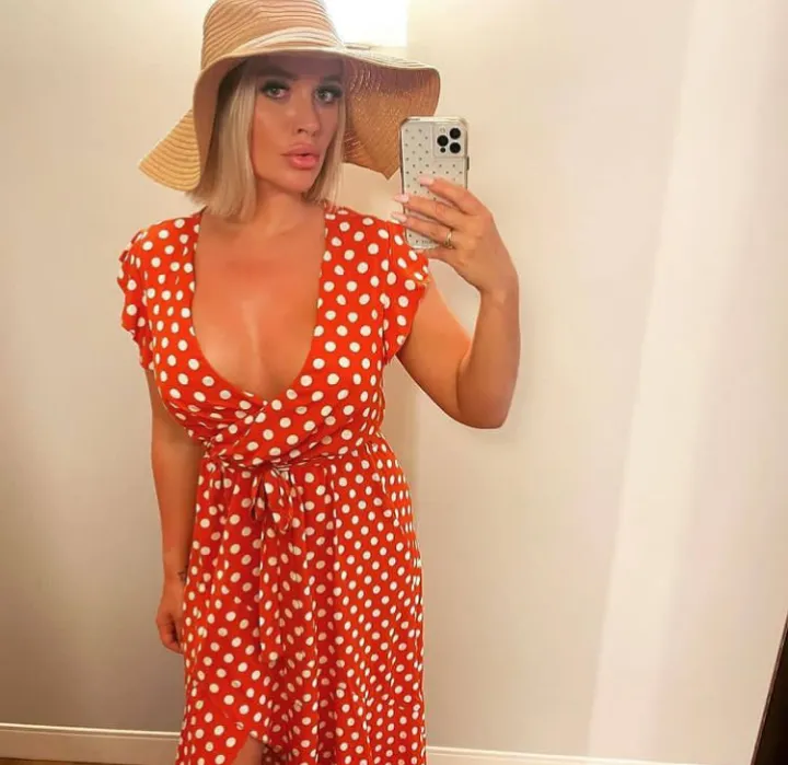 Escorts Milan, Italy Smicard