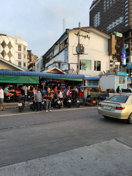 Beer Bar Pattaya, Thailand Mirror Bar